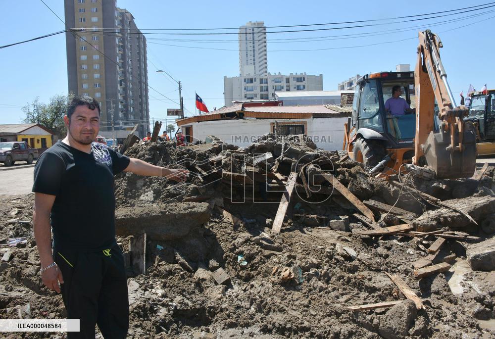 Chile deals with earthquake, tsunami destruction