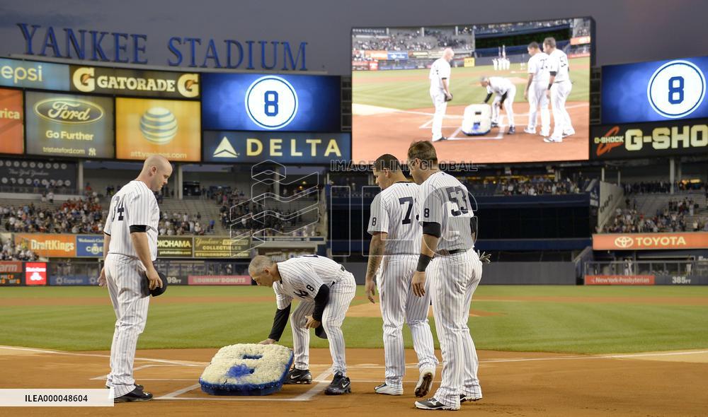 Yankees hold pre-game memorial ceremony for Yogi Berra