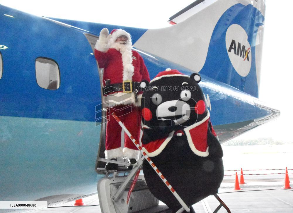 Kumamon, Santa board Amakusa Airlines' new aircraft