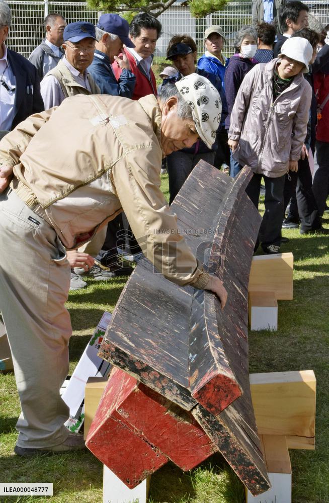 Tsunami-swept shrine gate parts returned from U.S.