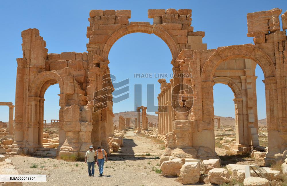 Palmyra's Arc of Triumph destroyed by Islamic extremists