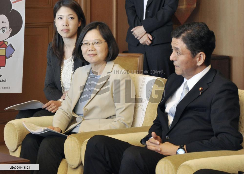 Taiwan's opposition leader visits Yamaguchi gov't office