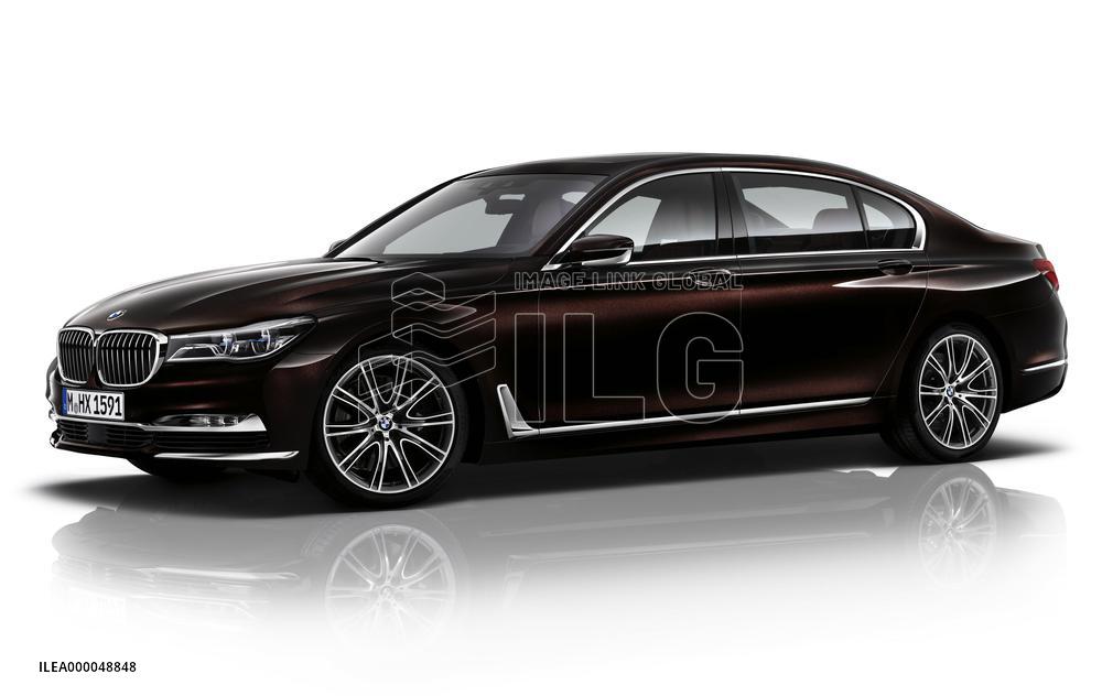 BMW's Japan unit unveils upscale sedan with semiautomatic functions