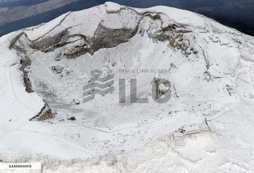 Season's 1st snowcap on Mt. Fuji