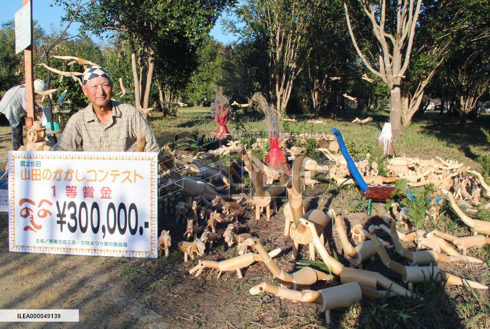 Man wins scarecrow contest with small dinosaurs