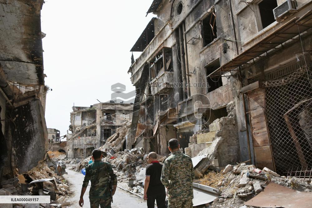 Assad's troops walk in ruined Aleppo