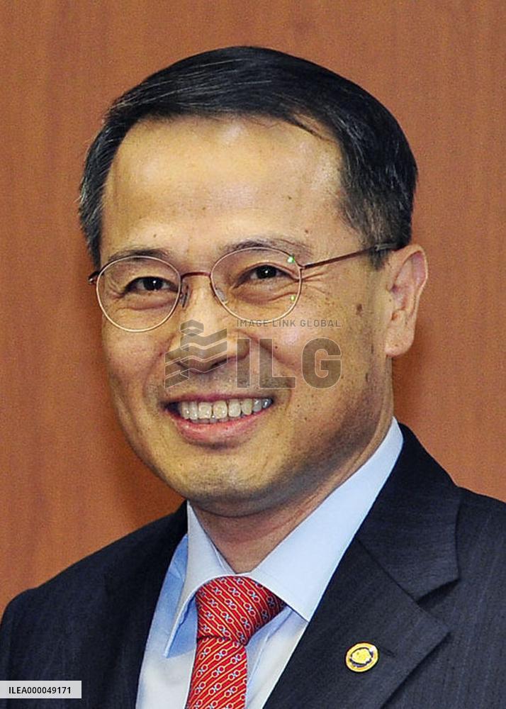 S. Korean President Park replaces senior Cabinet officials