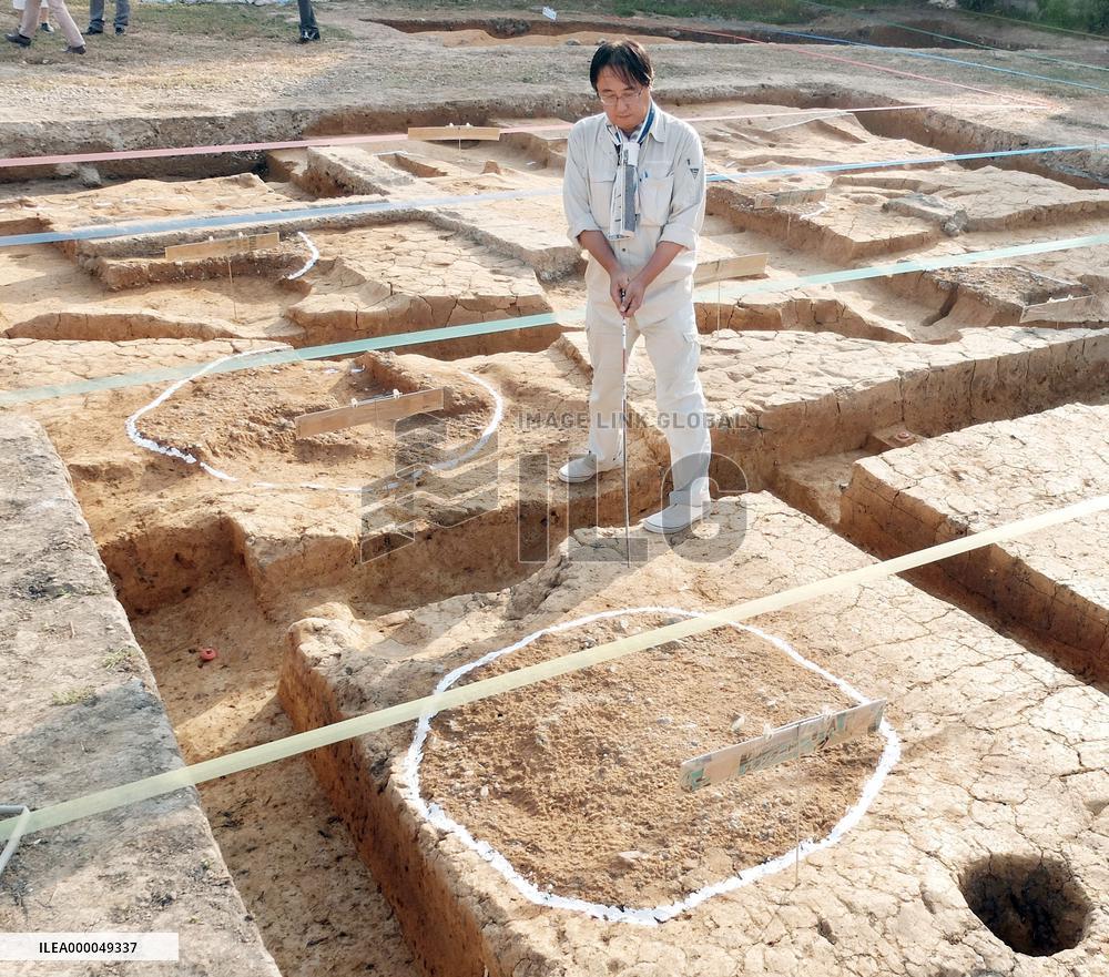 Remnants of corridor in ruins of ancient capital found in Kyoto