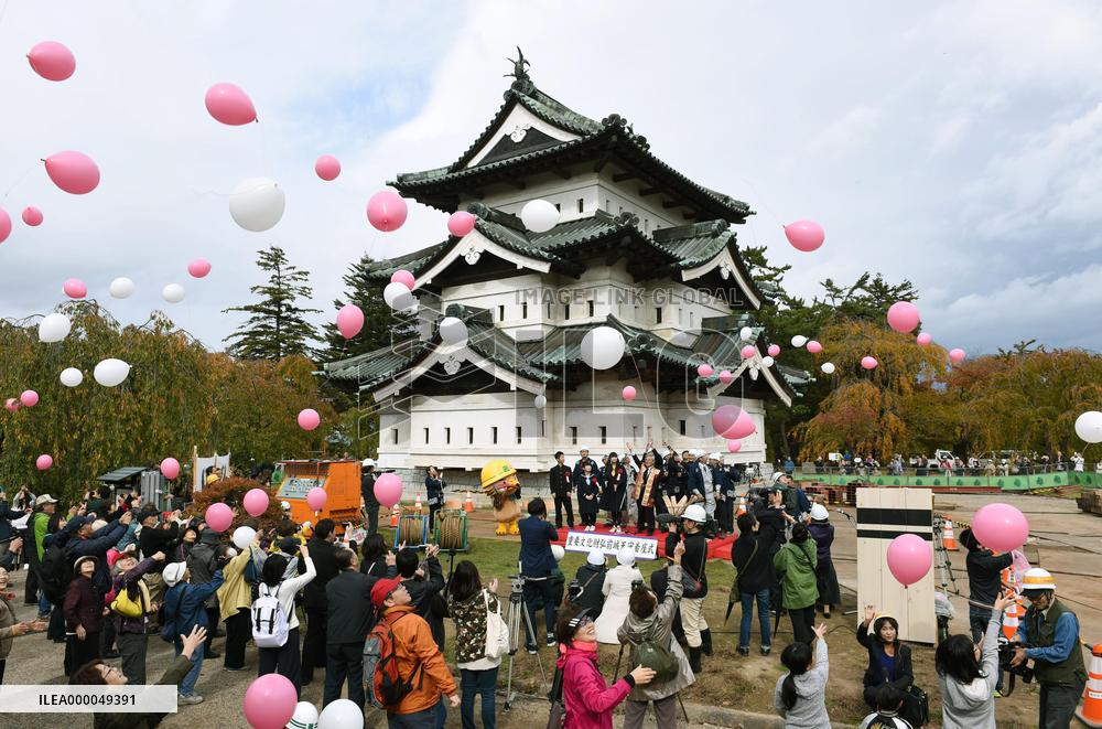 Temporary relocation of Hirosaki Castle tower completed