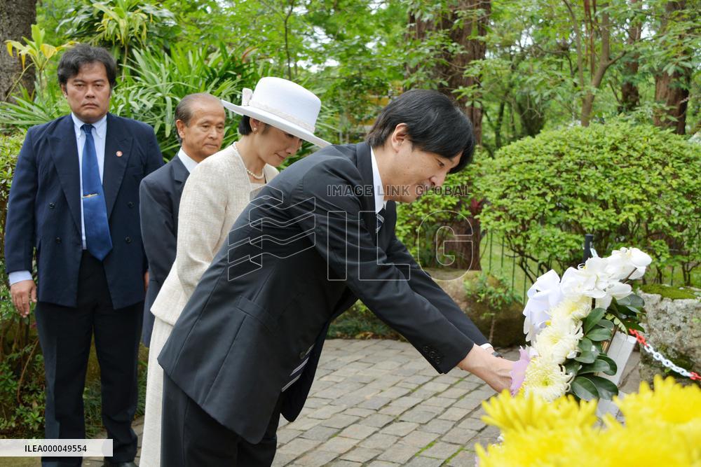 Prince Akishino offers flowers to Japanese immigration memorial in Brazil