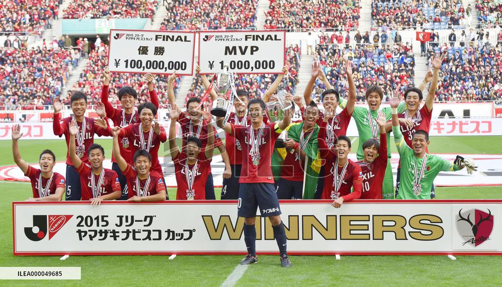 Kashima players celebrate after winning 6th Nabisco Cup title