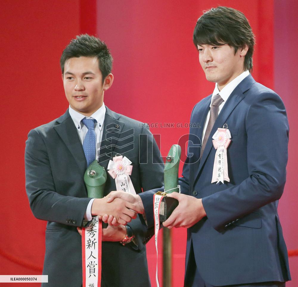 CORRECTED: Yamasaki, Arihara win NPB's top rookie prizes