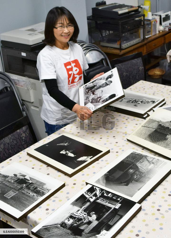 Photos by Japanese folk singer exhibited for 1st time in 35 years
