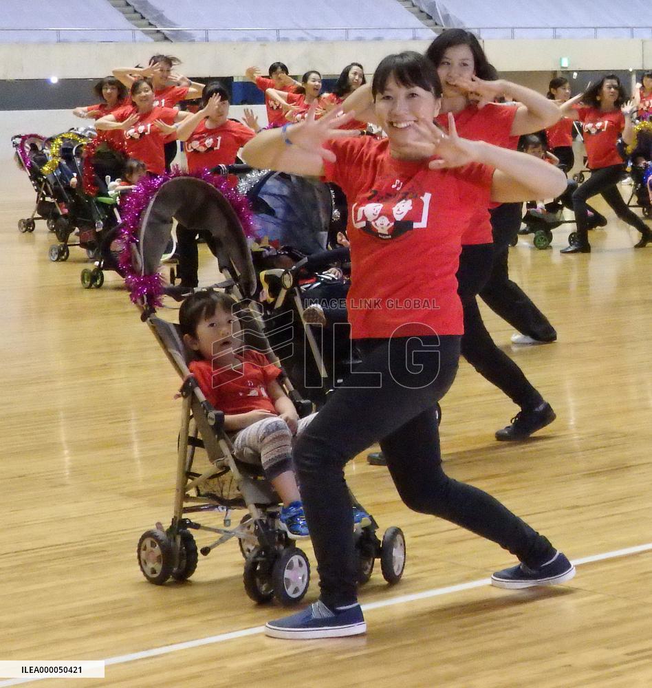 Japanese moms' "stroller dance" gives life to child-rearing