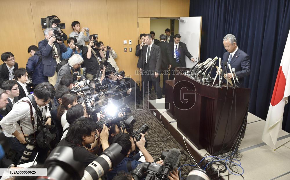 Amari offers to step down as economy minister over graft claims