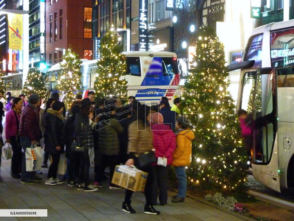 "Bakugai" tourist buses causing headaches for Tokyoites