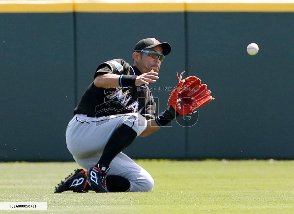 Ichiro in spring training game