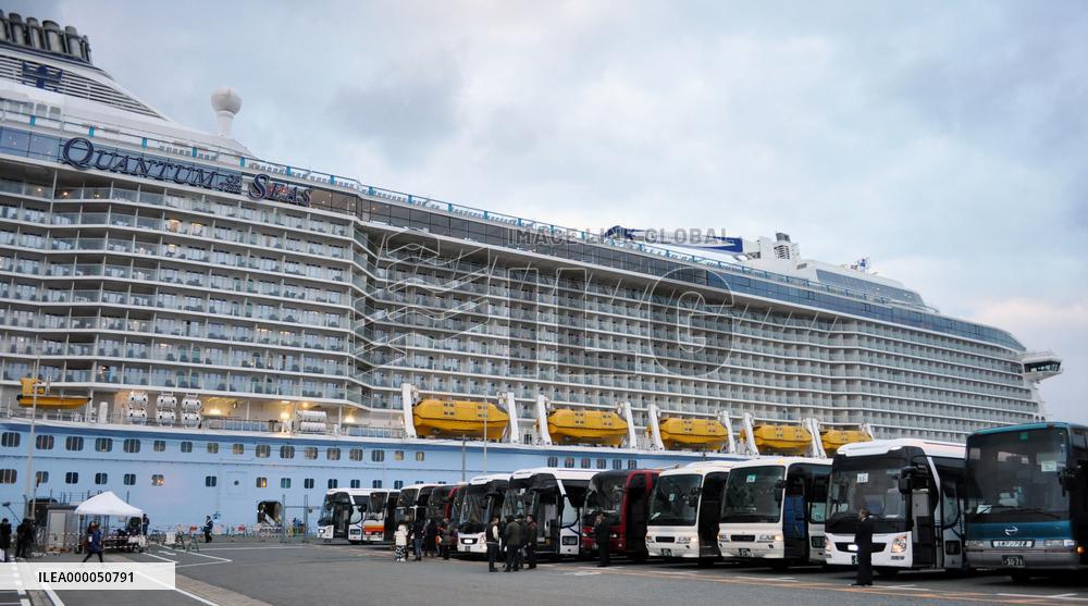 Cruise ships with Chinese tourists pour into Japan