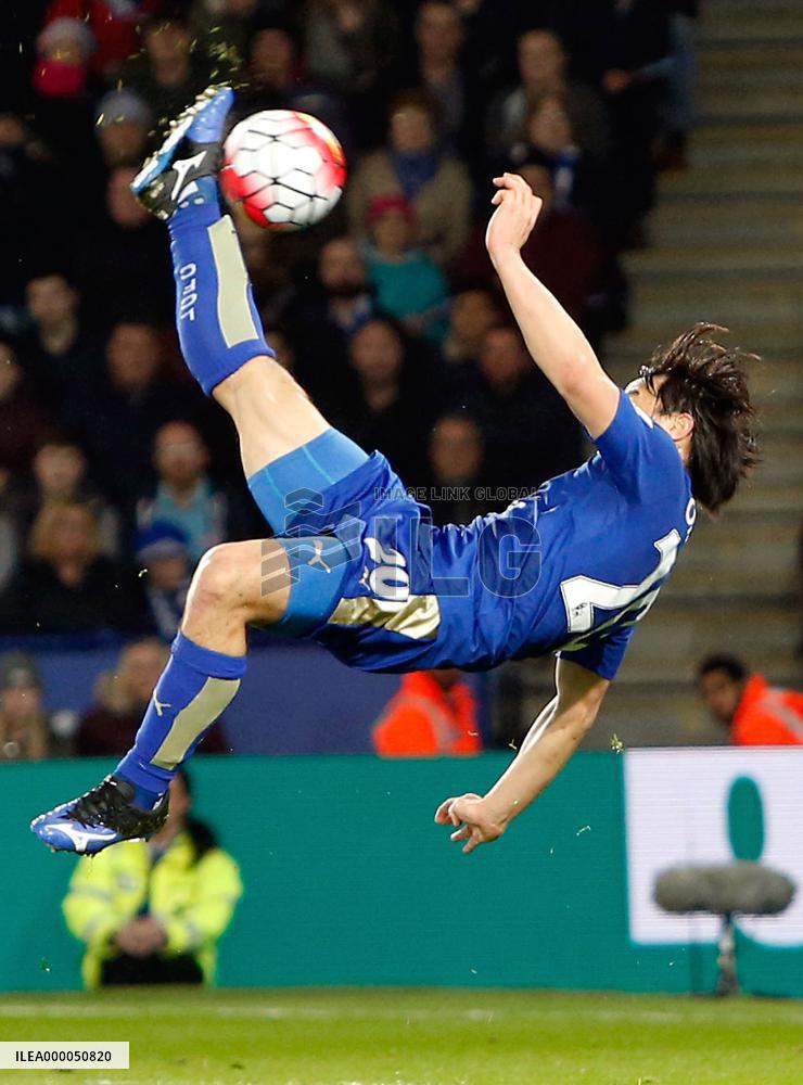 Leicester's Okazaki scores with overhead kick