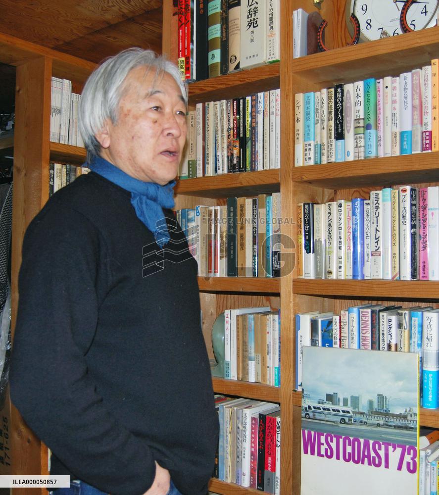 Booklover in Hyogo opens home as used bookstore