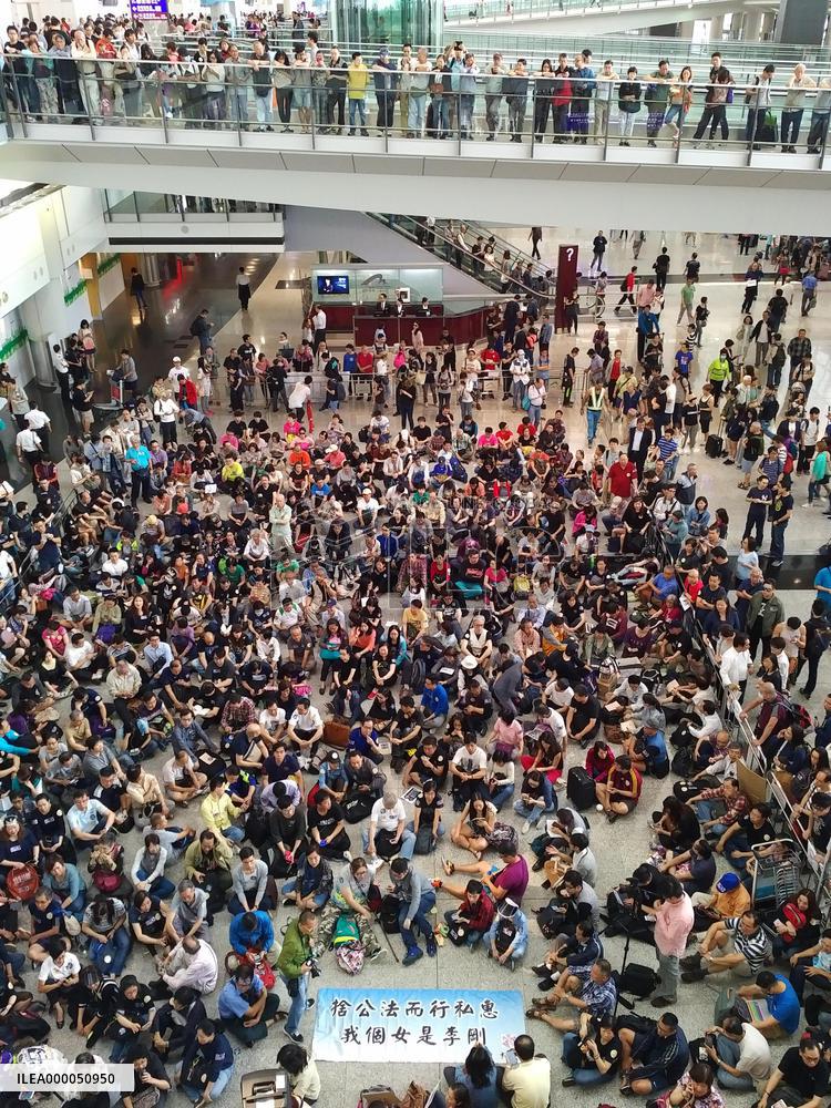 Thousands protest at H.K. airport over aviation security scandal