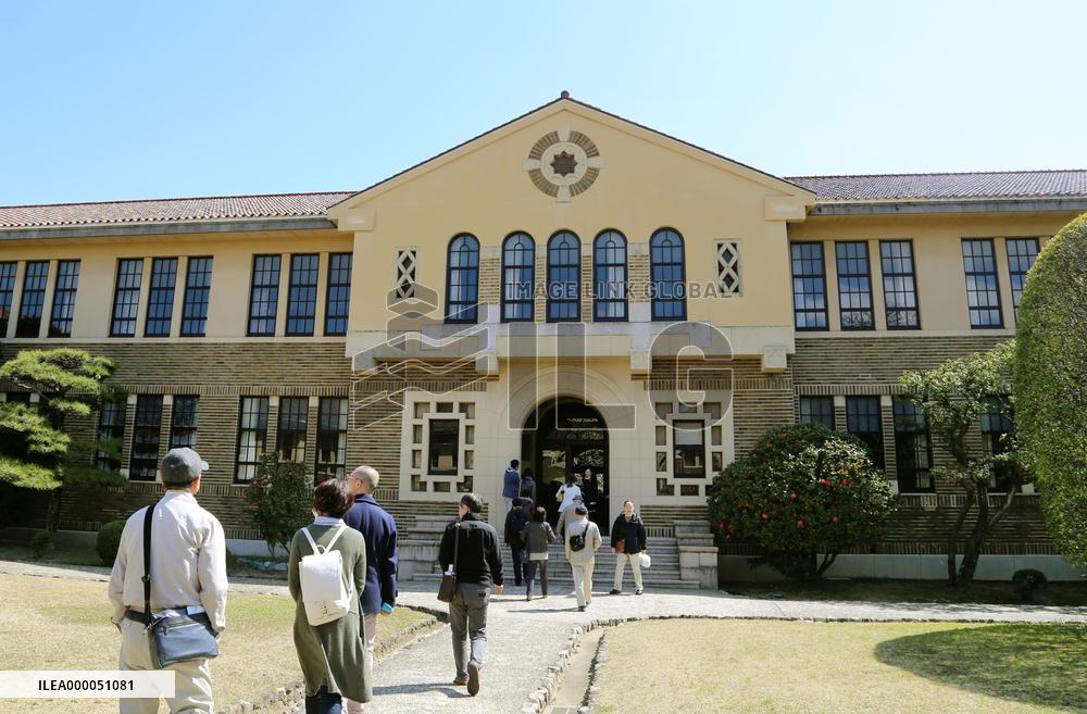 Popular campus tour features historic Vories buildings