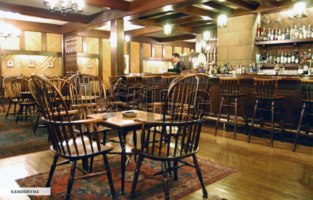 "Leach Bar" inherits spirit of Japanese folk art