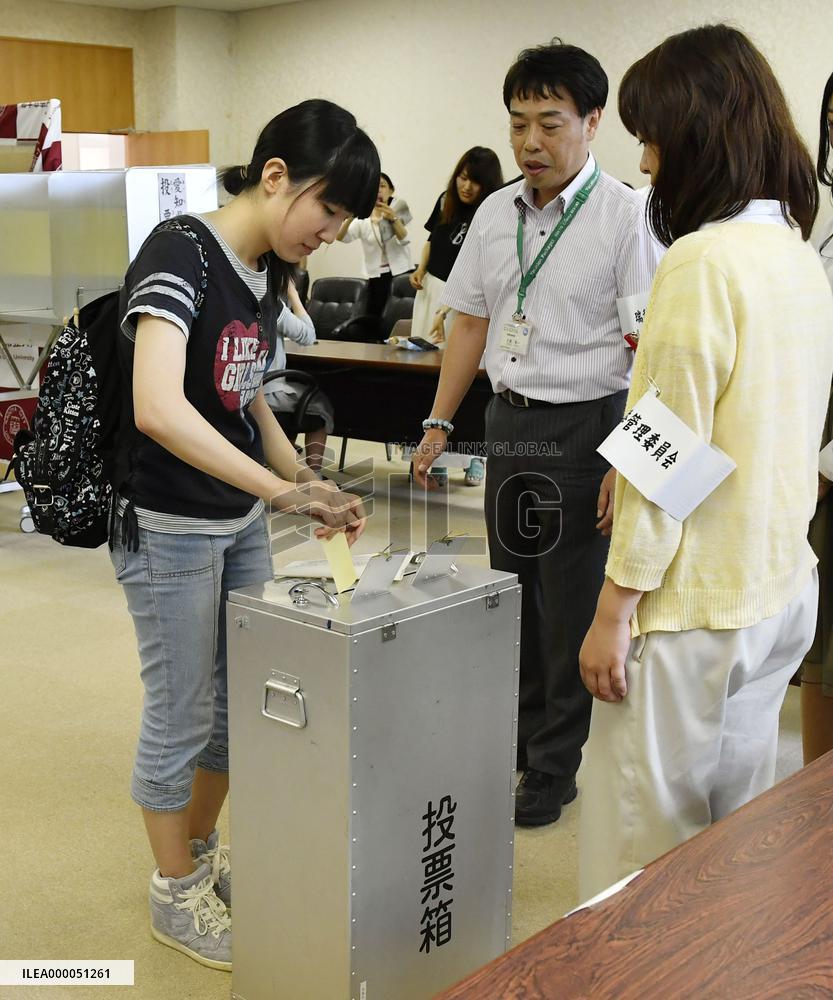 Early polling station opens at college
