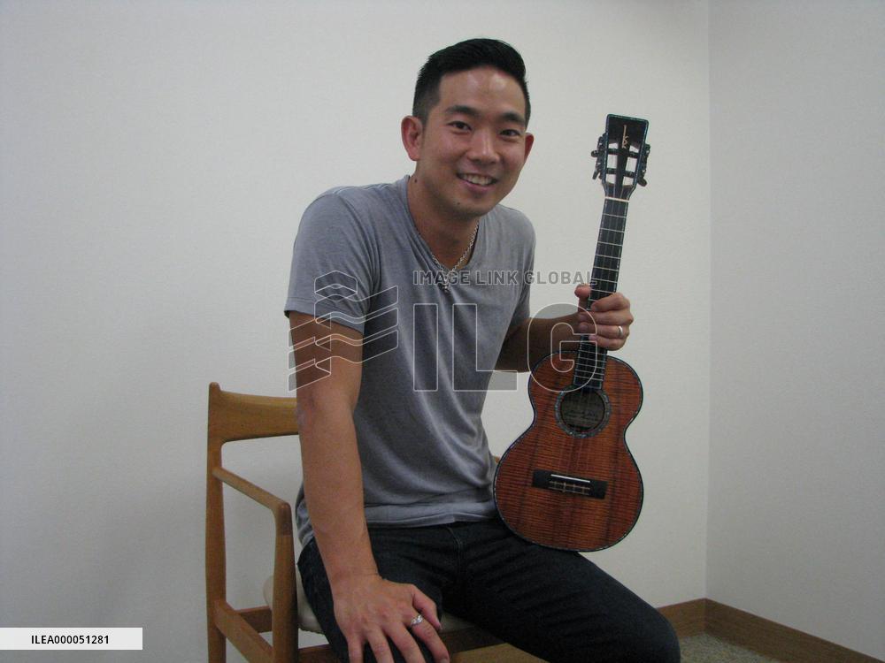Ukulele master dedicated to narrowing Japan-U.S. culture gap