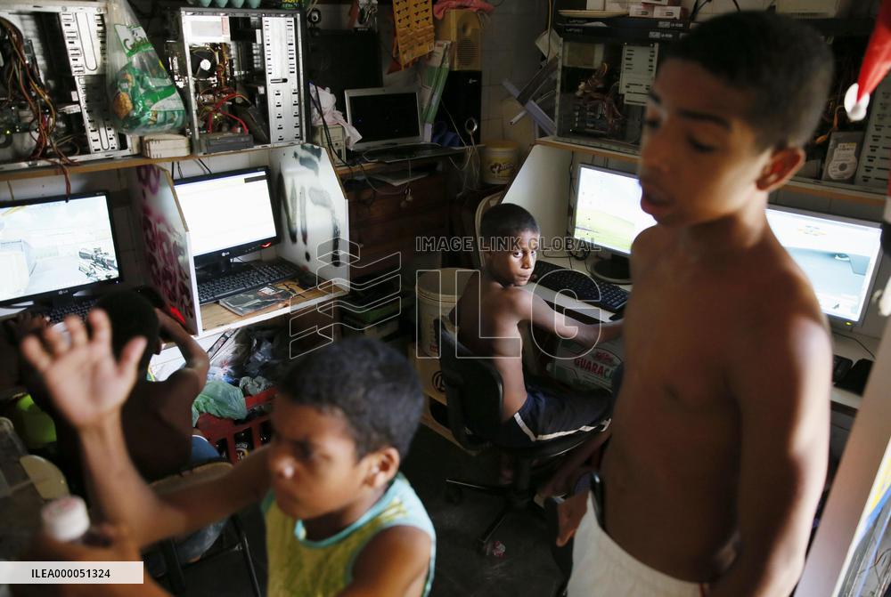 Children in Rio de Janeiro favela