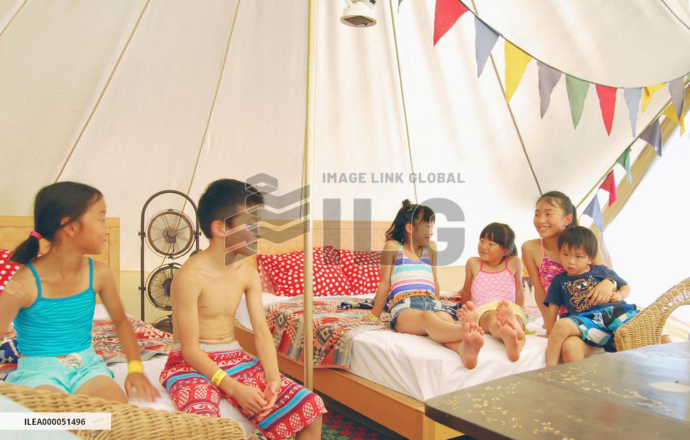 Awaji Island campsite enables guests to enjoy nature in comfort