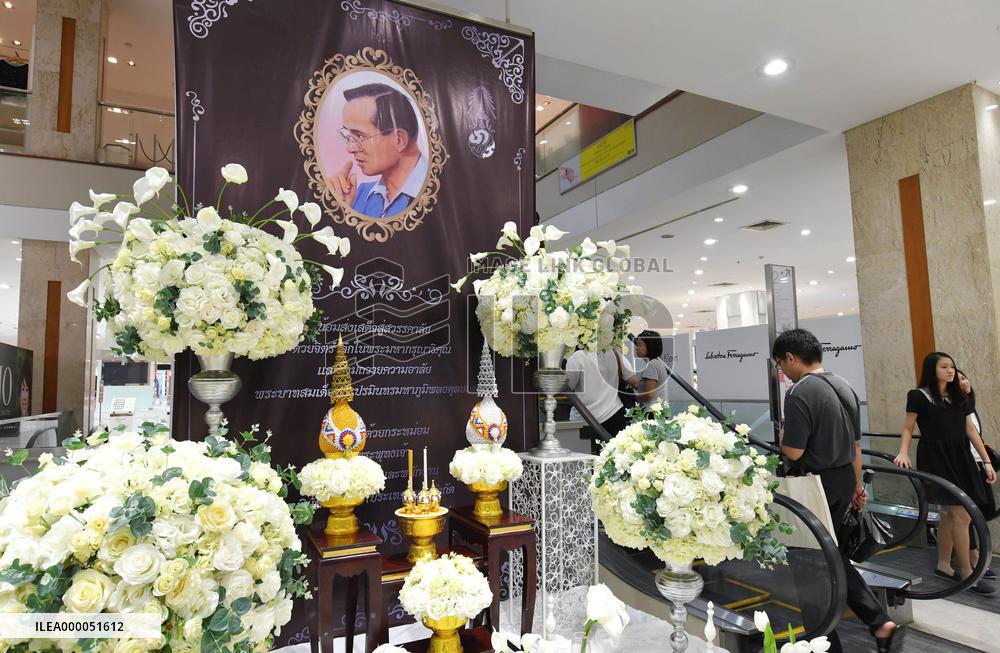 Japanese in Thailand mourn King Bhumibol's death