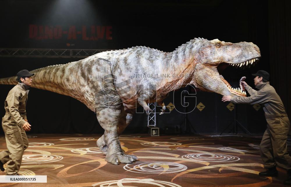 8-meter-long artificial tyrannosaurus unveiled