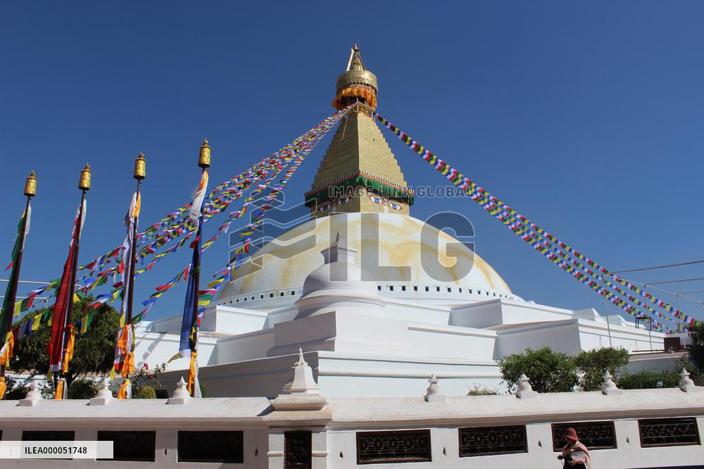 Locals restore quake-damaged Boudhanath stupa without government aid