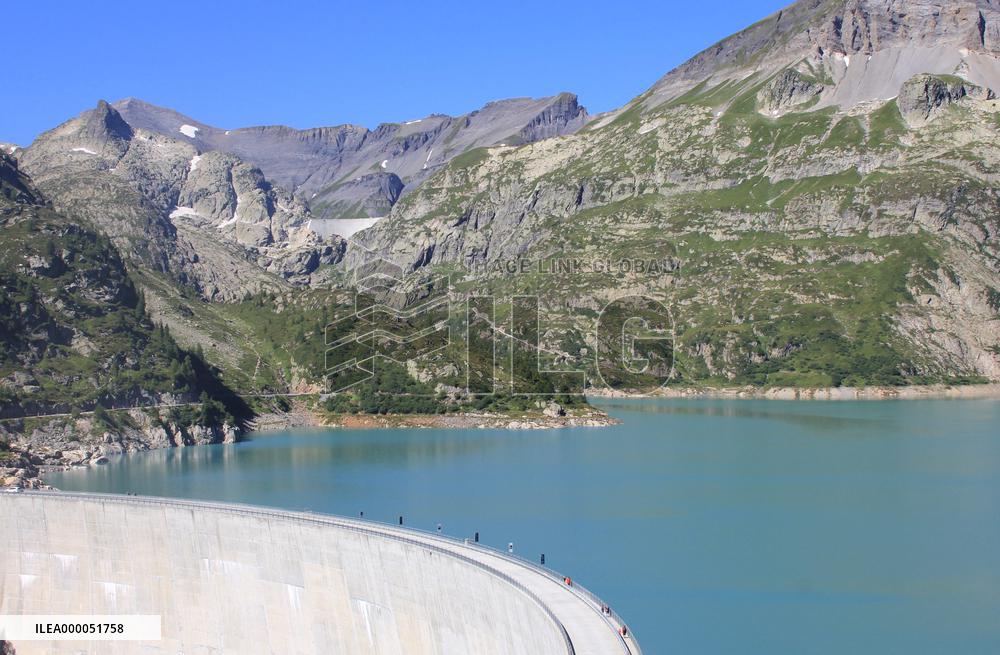 FEATURE: Switzerland at odds ahead of voting on fate of nuclear plants