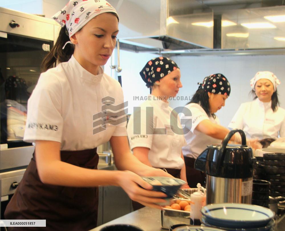 Japanese "udon" noodle attracting customers in Russia