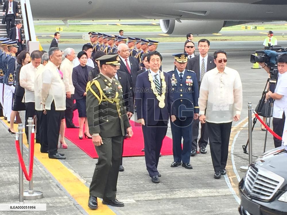 Japanese Prime Minister Abe in Manila for two-day visit