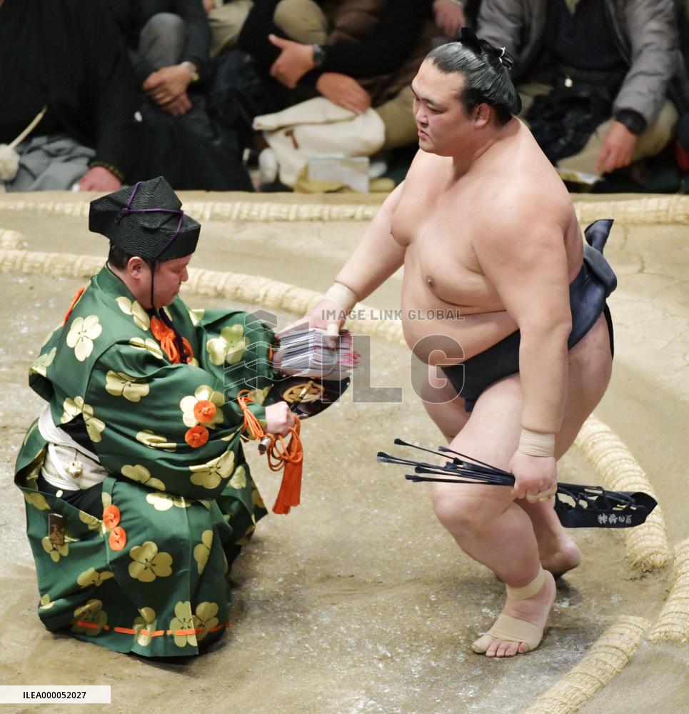 Sumo: Kisenosato finally wins 1st career title
