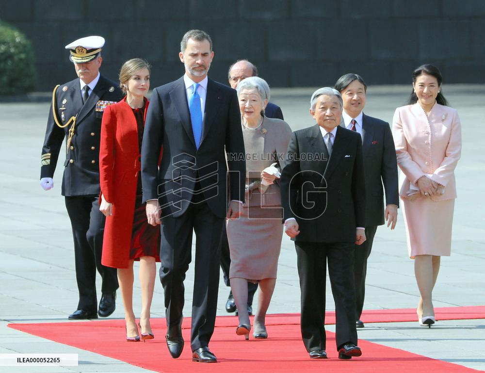 Emperor, empress welcome Spain's royal couple