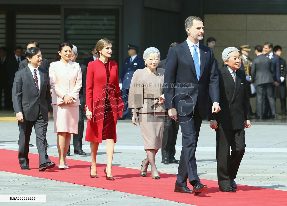 Emperor, empress welcome Spain's royal couple