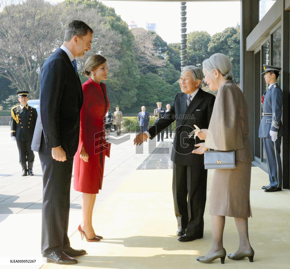 CORRECTED: Spanish, Japanese royal couples meet in Tokyo