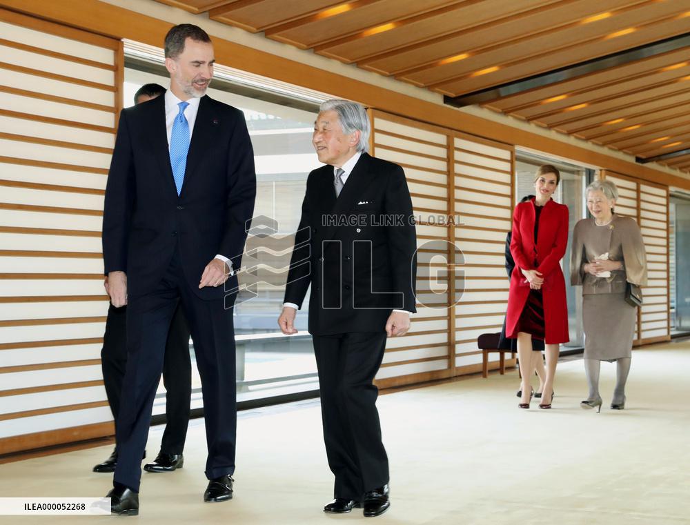 CORRECTED: Emperor, empress welcome Spain's royal couple