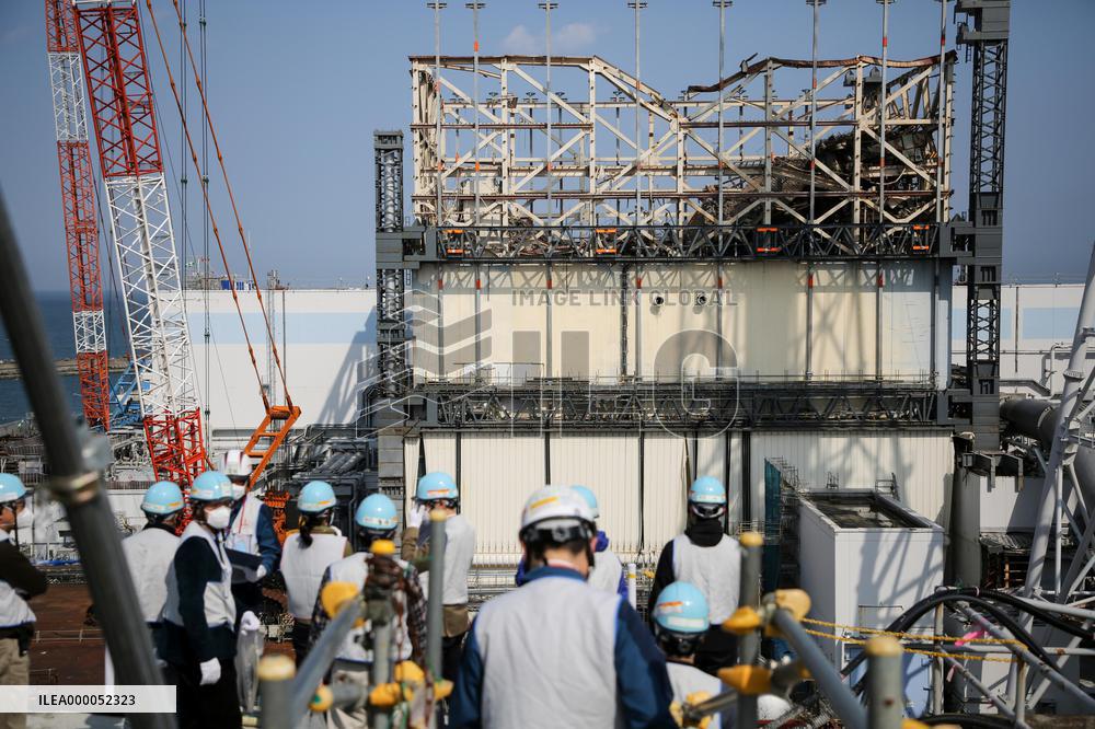 6-year efforts enable walk in Fukushima nuclear plant in casual wear