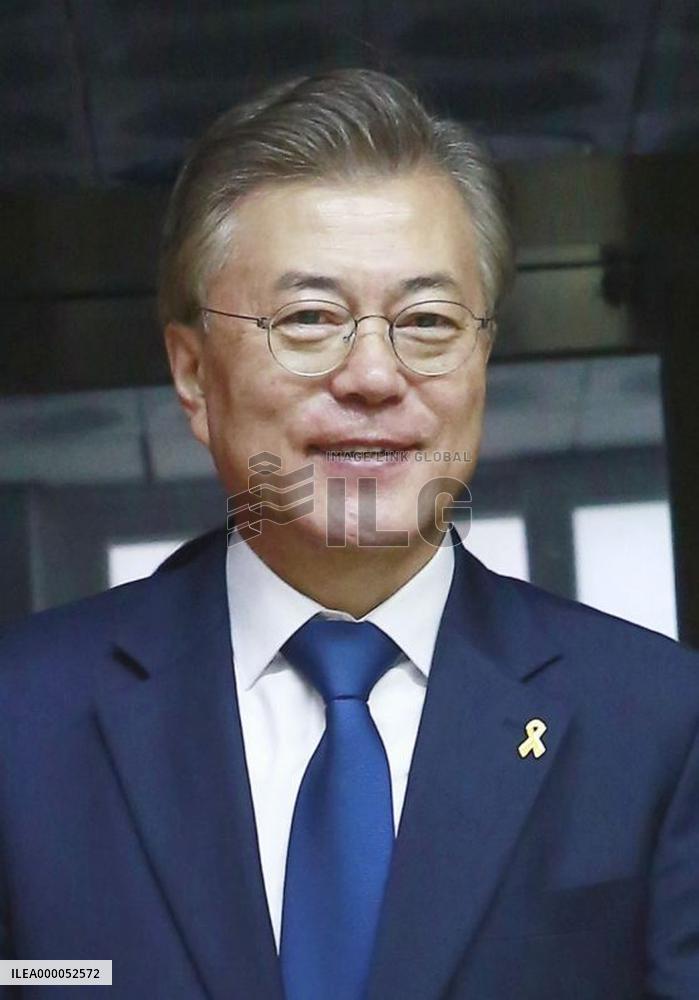 S. Korea's Moon calls for "official apology" over comfort women