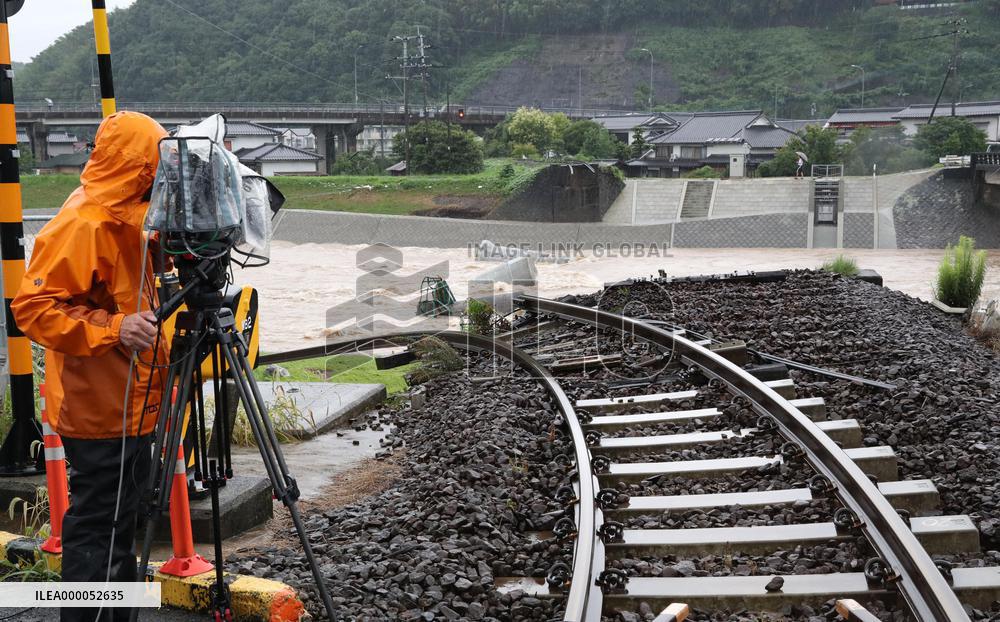 Heavy rain hits southwestern Japan