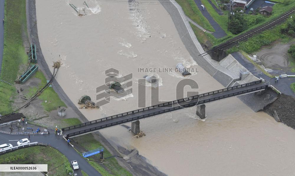 Heavy rain hits southwestern Japan