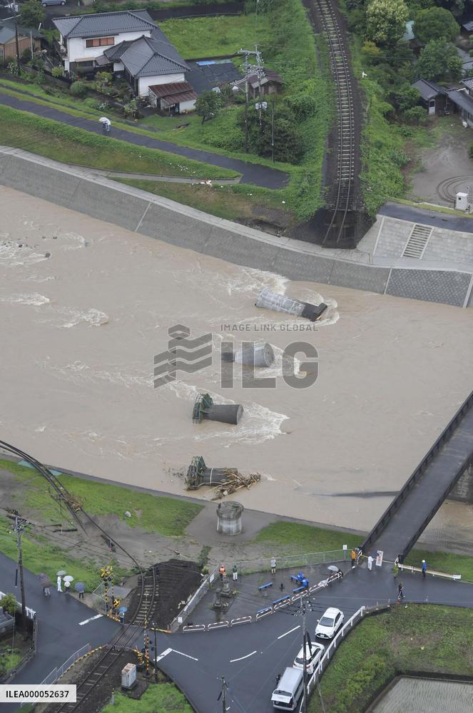 Heavy rain hits southwestern Japan