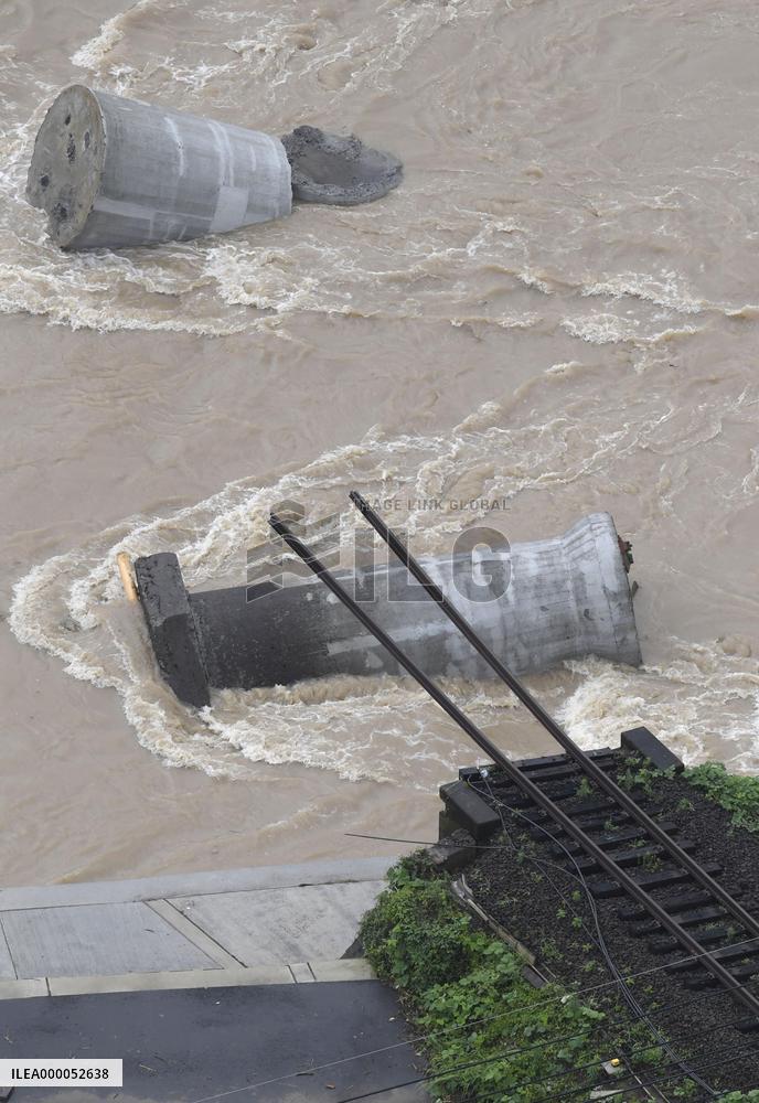 Heavy rain hits southwestern Japan