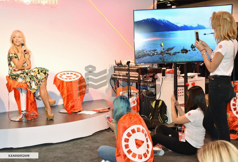 YouTubers gather at VidCon online video fest