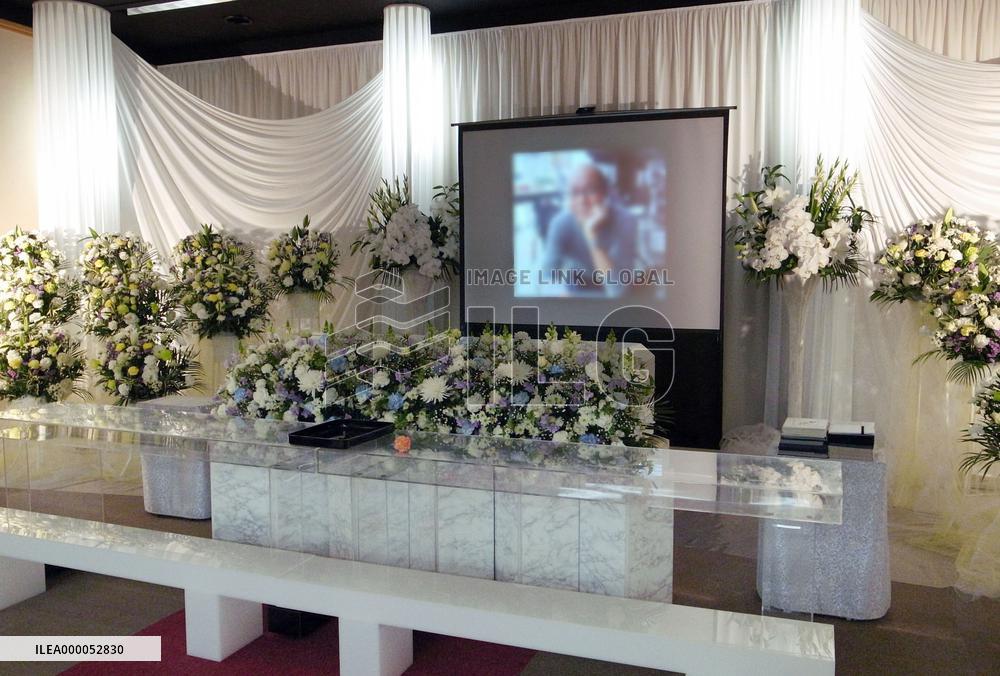 "Freestyle funerals" let loved ones bid farewell in unique fashion